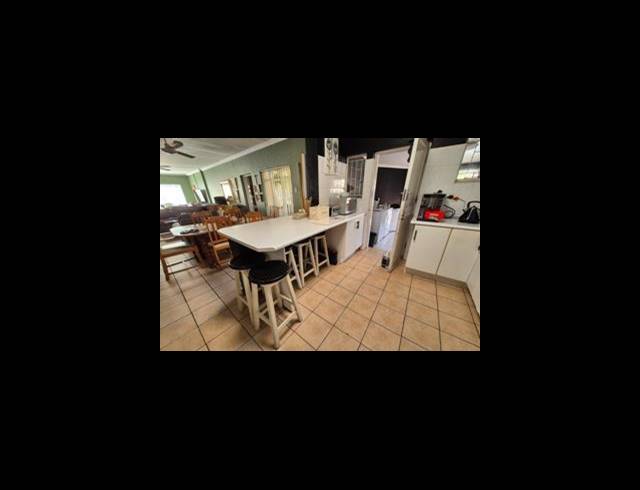 5 BEDROOM TOWNHOUSE FOR SALE IN FLORAUNA